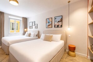 5 habitaciones, tabla de planchar con plancha, wifi y ropa de cama 