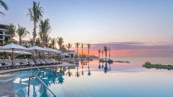 Suite clásica, balcón, vistas a la piscina | Piscina | 5 piscinas al aire libre