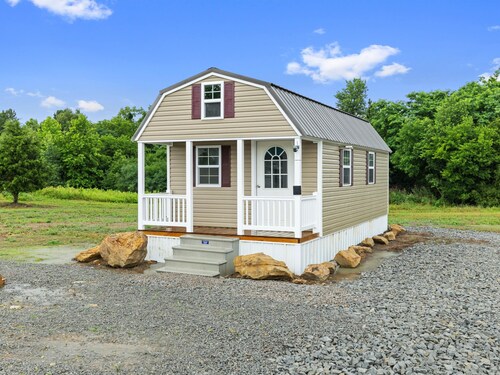 Off Grid 1 Bedroom Cabin in Charming Graham