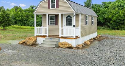 Off Grid 1 Bedroom Cabin in Charming Graham