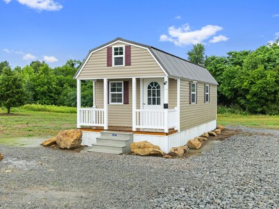 Off Grid 1 Bedroom Cabin in Charming Graham
