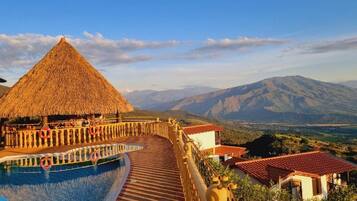 15 outdoor pools