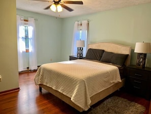 Room - Cheerful 3 bedroom chalet with fireplace (Tobyhanna Township)