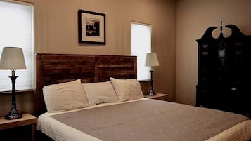 1 bedroom, desk, iron/ironing board, WiFi