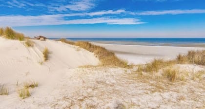 “Castaway Cottage” Serenity At Its Finest”
Cedar Island, NC Secluded Getaway