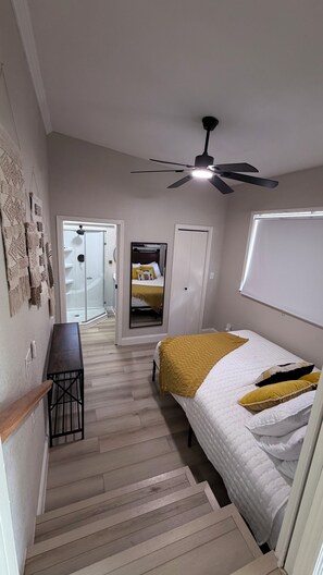 3 bedrooms, iron/ironing board, WiFi, bed sheets - Echo Meadow Hideaway: Your Peaceful Escape (Spring Branch)