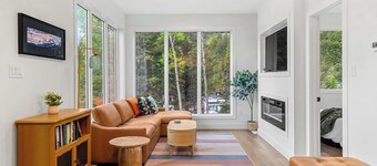 The Ravenswood | Mountain Escape in Crowsnest Pass