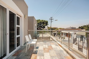 Casa, 4 habitaciones | Balcón