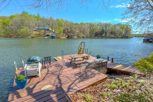 Quiet Cove-Hot Tub l Dock| Kayak| Fire Pit l Grill