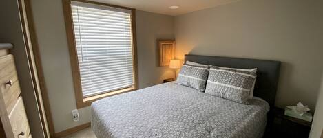 1 bedroom, bed sheets