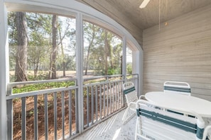 Outdoor dining - Spacious 2BR/2BA Golf Course Resort Condo Available September 27-October 3, 2026 (Hilton Head Island)