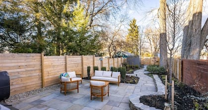 End-Unit Townhouse: Patio, Parking & Walkable