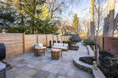 End-Unit Townhouse: Patio, Parking & Walkable