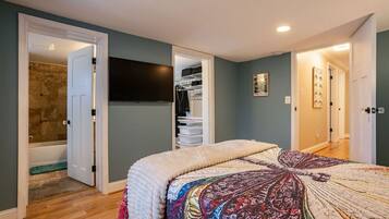Desk, WiFi, bed sheets