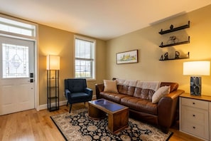 TV - End-Unit Townhouse: Patio, Parking & Walkable (Frederick)