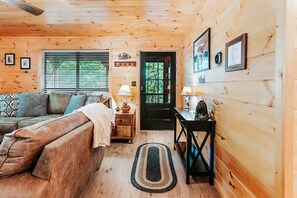 TV, fireplace - Secluded Chalet with Hot Tub, Fireplaces, Games, & outdoor movie projector (Sevierville)