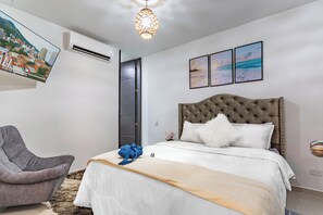 Room - Stylish Cali Apartment with  City Views (Cali)