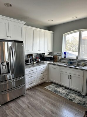 Coffee/tea maker, fridge, microwave, oven - Luxury Bayfront Escape with Hot Tub & Fireplaces in Bacliff, Texas (Bacliff)