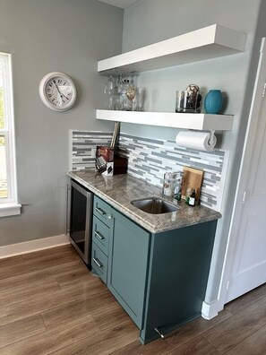 Private kitchen - Luxury Bayfront Escape with Hot Tub & Fireplaces in Bacliff, Texas (Bacliff)