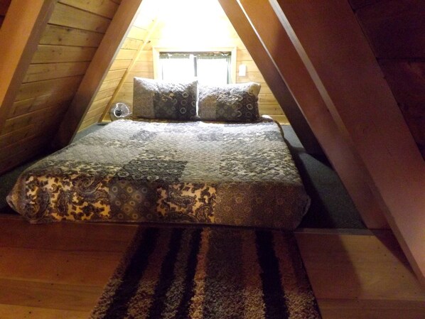 Room - Remodeled A-Frame Cabin Perfect for a Romantic Escape in Arizona (Flagstaff)