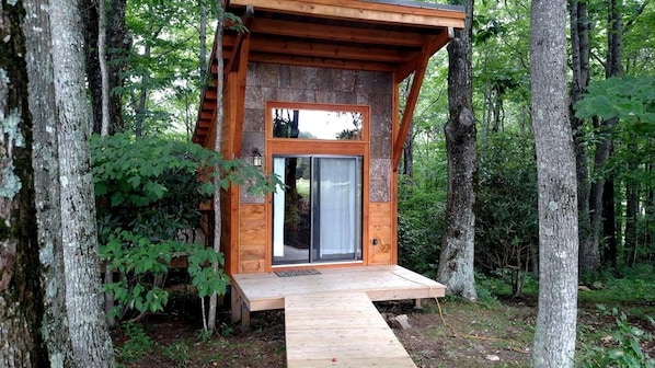 Property grounds - Tree House-Style Luxury Cabin in the Blue Ridge Mountains, North Carolina (Todd)