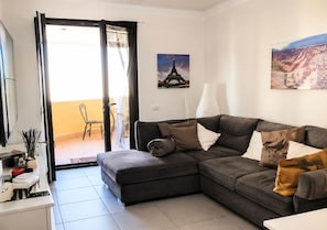 Habitación individual, patio | Zona de estar