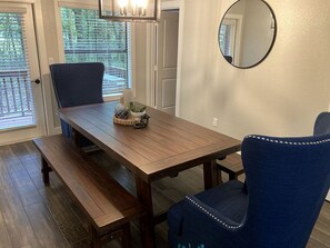 Dining - Cozy Tree House with Beautiful Modern Interior in Livingston, Texas (Livingston)