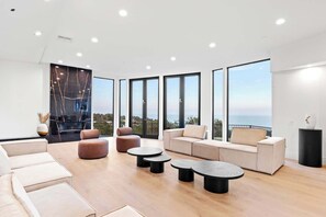 Fireplace, stereo - Malibu Meadows Heights (Malibu)