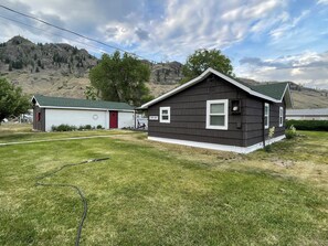 Exterior - Peddler’s Path Guest House (Midway)