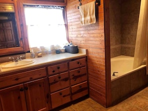 Jetted tub, towels, soap, shampoo