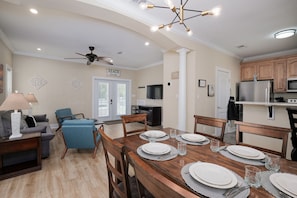 Dining - Perdido Key Retreat / Lagoon Pool / Hot Tub / Gym / Beach Access / Sleeps 6 (Pensacola)
