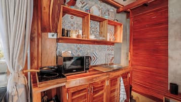 Exclusive Suite, Balcony, Partial Sea View | Private kitchen | Mini-fridge