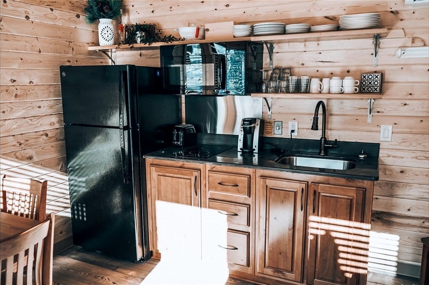 Coffee/tea maker, fridge, microwave, toaster