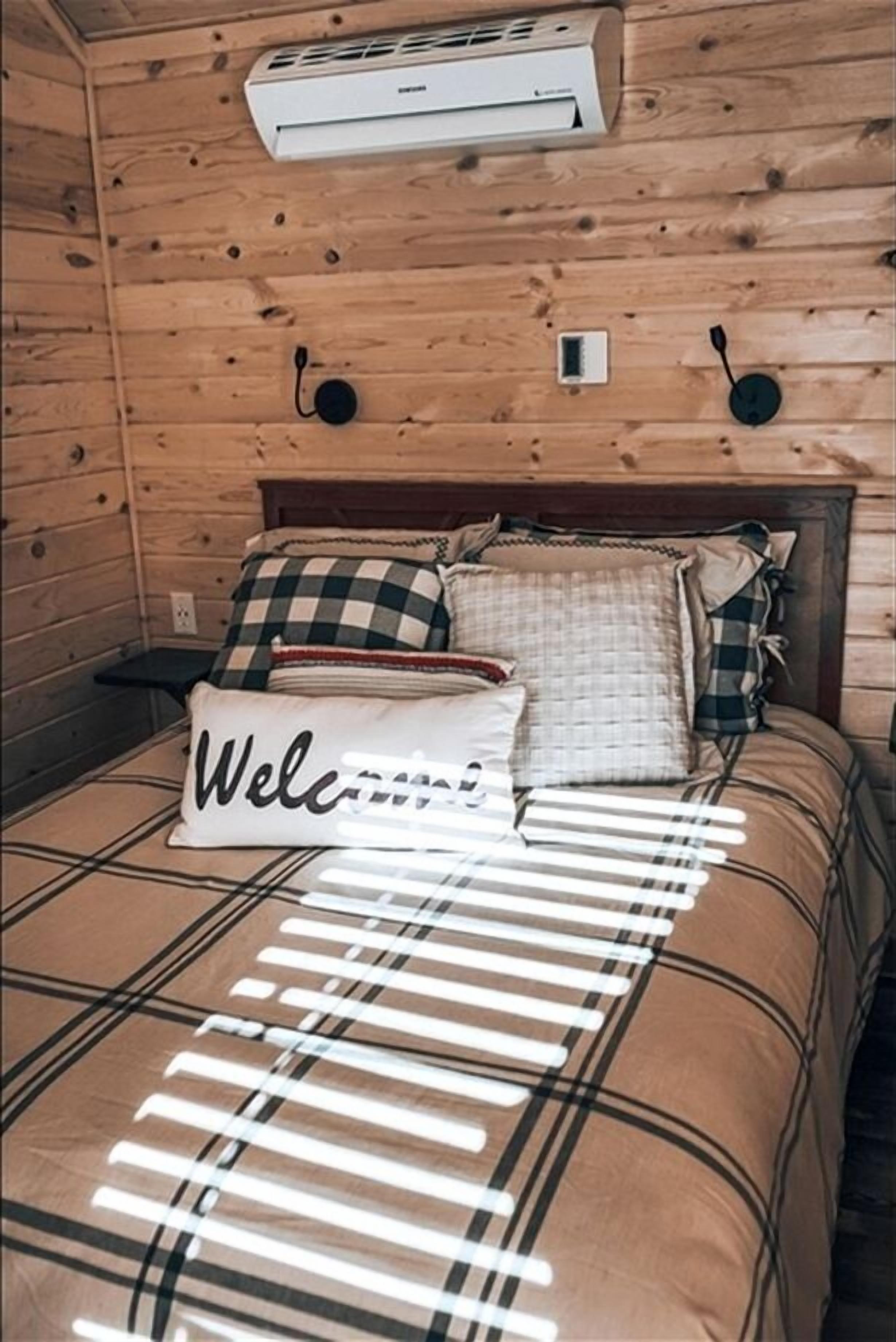 1 bedroom, bed sheets