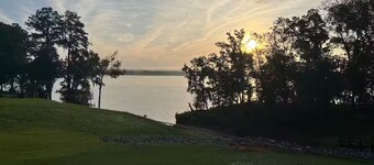  House on Lake Eufaula with beach, kayak and jacuzzi in Abbeville, Eufaula Al.