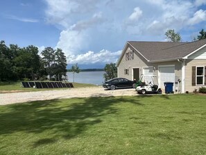 Property grounds -  House on Lake Eufaula with beach, kayak and jacuzzi in Abbeville, Eufaula Al. (Abbeville)