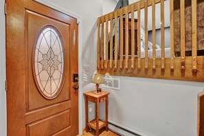 6 Schlafzimmer, Schreibtisch, Bügeleisen/Bügelbrett, Reisekinderbett
