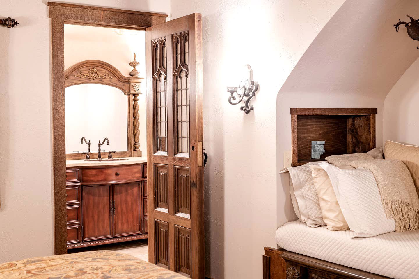 1 bedroom, bed sheets