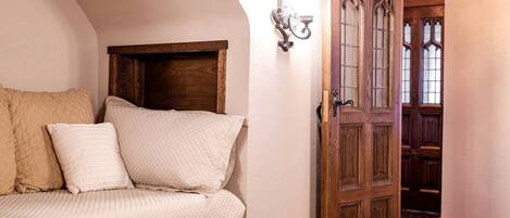 1 bedroom, bed sheets