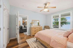 Desk, iron/ironing board, WiFi, bed sheets