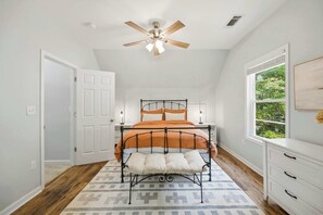 Desk, iron/ironing board, WiFi, bed sheets