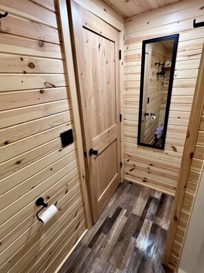 Bathroom - Family Friendly Cabin with Lofted Space in South Dakota (Rapid City)