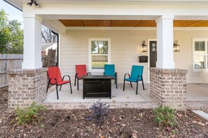 Terrace/patio - Vibrant Urban Vacation Rental Oasis near Catawba River in North Carolina (Charlotte)