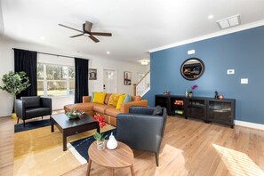 TV, fireplace - Vibrant Urban Vacation Rental Oasis near Catawba River in North Carolina (Charlotte)