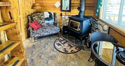Cozy Rustic Creekside Cabin with Sauna near Log Cabin Creek, Tol, Alaska
