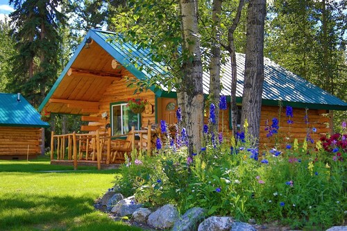 Cozy Rustic Creekside Cabin with Sauna near Log Cabin Creek, Tol, Alaska