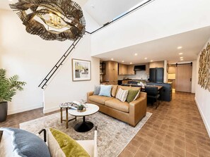 TV, fireplace, offices - Designer Lakefront Condo E3, Wapato Point Chelan (Manson)