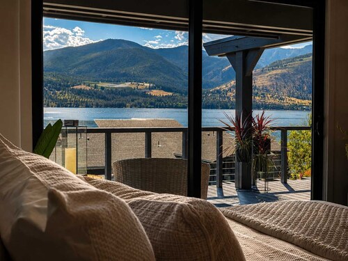 Designer Lakefront Condo E3, Wapato Point Chelan