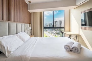 Bügeleisen/Bügelbrett, Reisekinderbett, WLAN