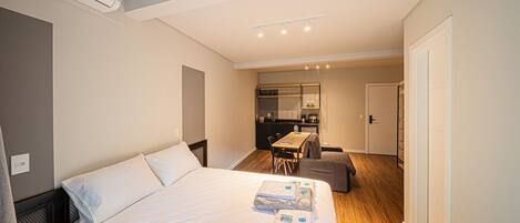 Ropa de cama de alta calidad, wifi gratis y muebles diferentes